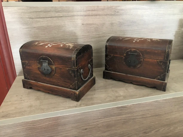 小箱子，木制的，结实耐用