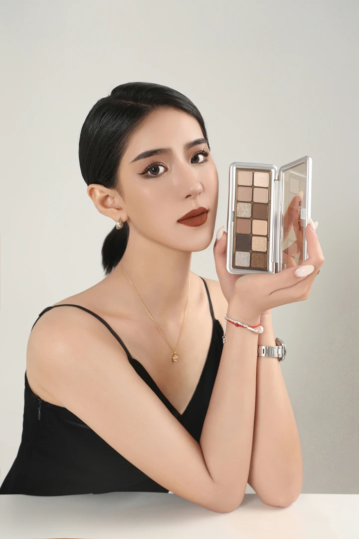 【楠楠专属】透明壳十二色眼影大地色哑光学生高颜值一体盘