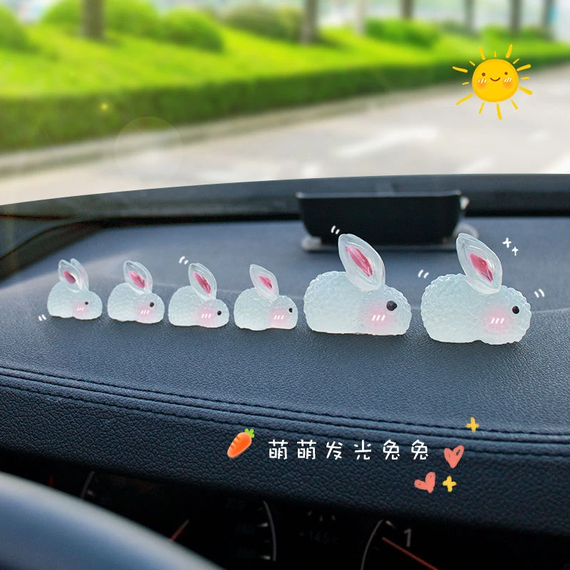 车载发光摆件小兔子汽车可爱风后视镜网红创意车载内中控台装饰品