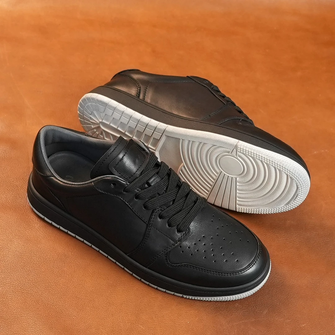 春夏牛皮黑白低帮空军男士休闲百搭复古轻质板鞋