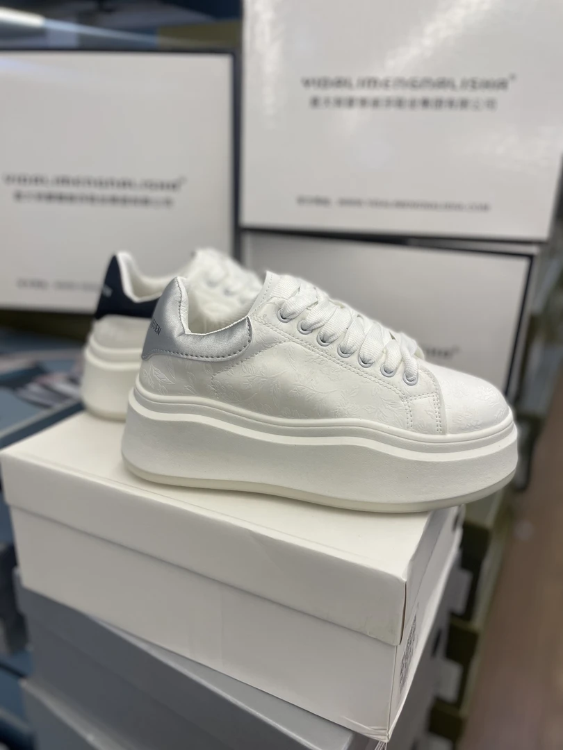 C03 袁姗姗同款国风刺绣小白鞋女春季新款百搭休闲厚底增高板鞋