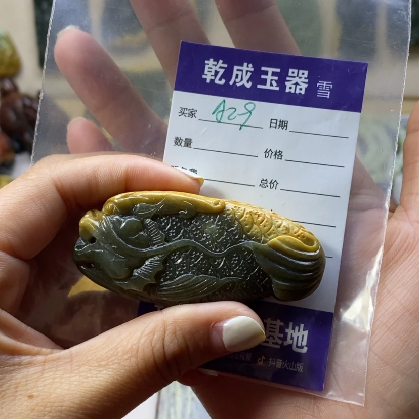 【闪购商品】岫岩河磨玉（透闪石质玉）手把未镶嵌曲*吨