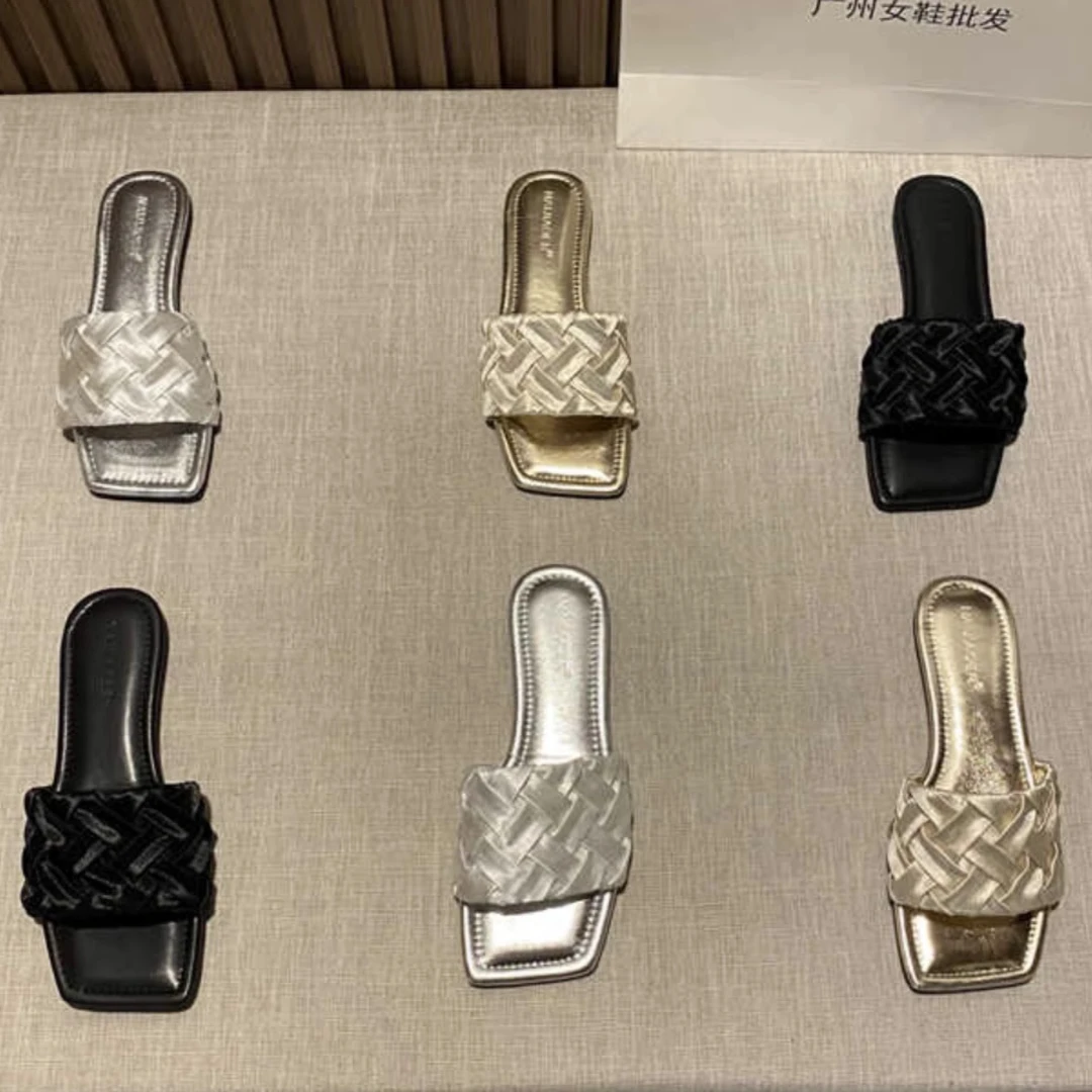 平底时尚一字拖鞋女夏绸缎编织半拖鞋外穿软底百搭温柔仙女风凉拖