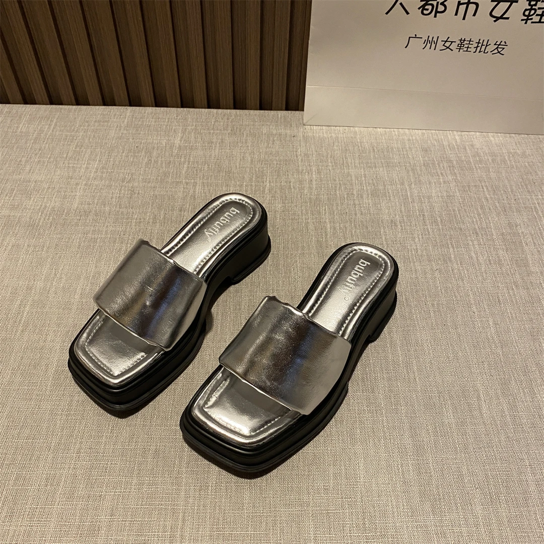 Shi美美啊~银色永远的神！超可的厚底松糕外穿网红拖鞋 百搭不腻啊