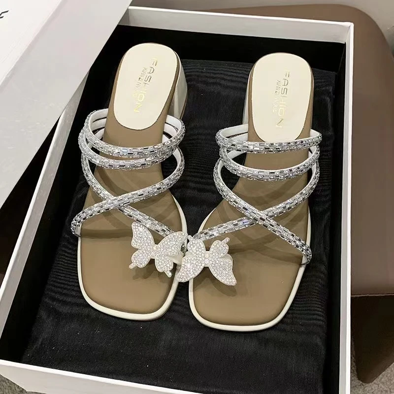 905时尚蝴蝶结水钻粗跟一拖鞋女外穿2024夏季仙女风两穿套趾凉鞋