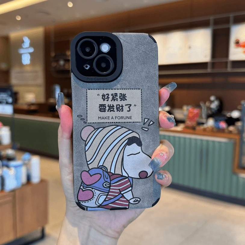 适用苹果16pro发财小新iPhone15专属手机壳全包14贴皮13个性软壳