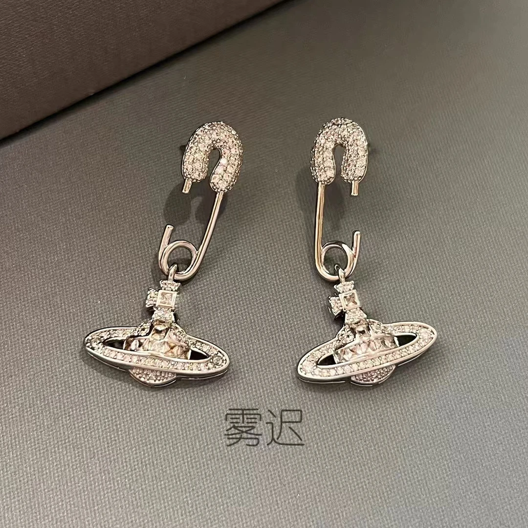 铜合金锆石耳饰 镶钻土星星球耳钉时尚独特别针小众秋冬耳环爆闪