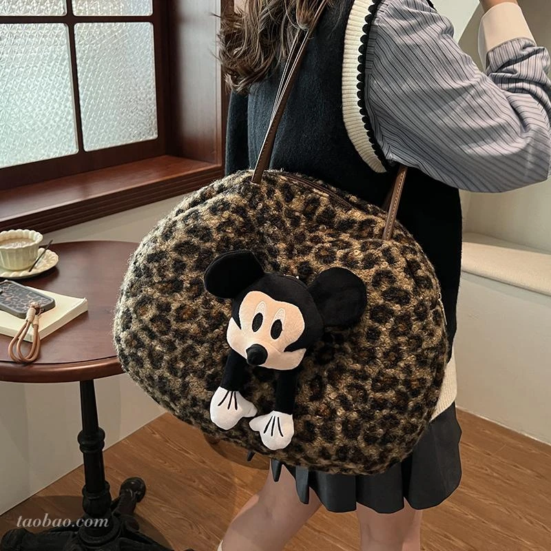 秋冬季呢子包包女2024新款通勤大容量单肩包流行豹纹手提波士顿包