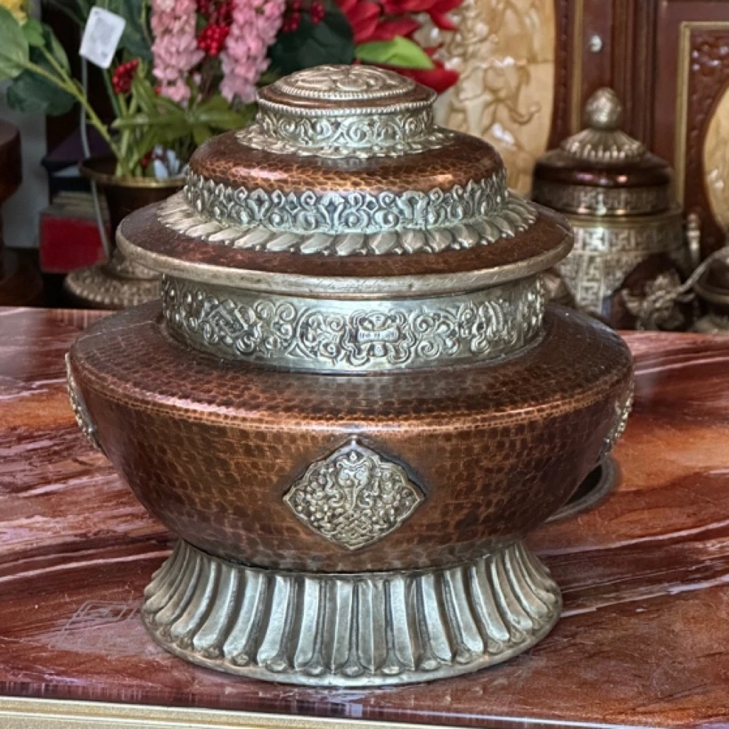 尼泊尔纯手工打造的精品豪华糌粑盒高：25cm宽：26cm