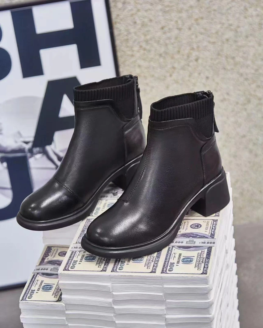 时尚百搭女士粗跟加绒英伦风秋冬冬季女鞋时尚百搭马丁靴粗跟加绒