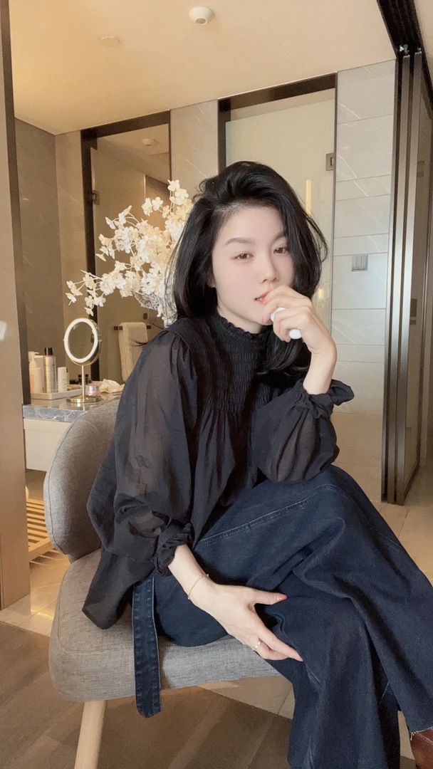 悦悦专属●重工缩皱工艺荷叶领时尚衬衣S9061