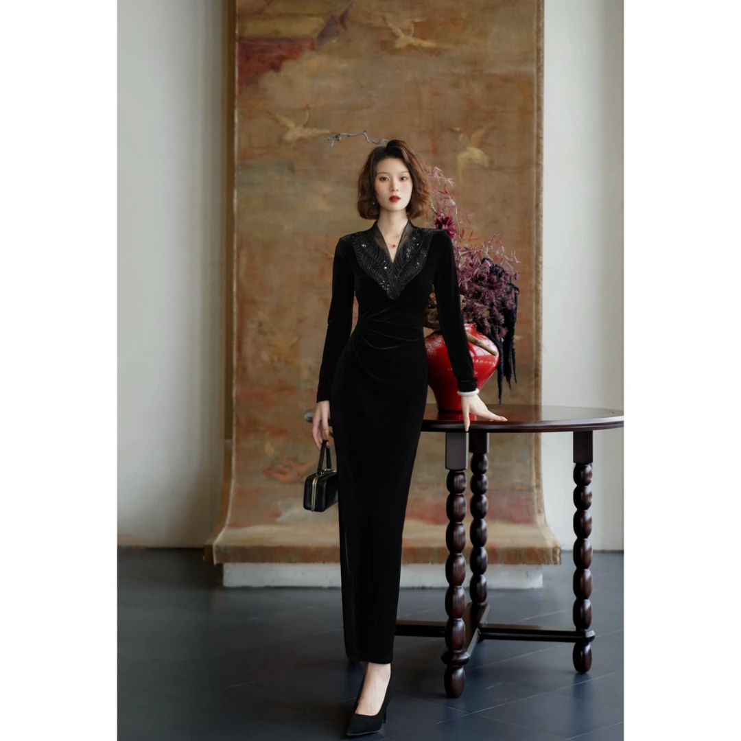 彩彩家【财阀佳人】冬季显白显瘦收腰款修身优雅气质女装开叉连衣裙