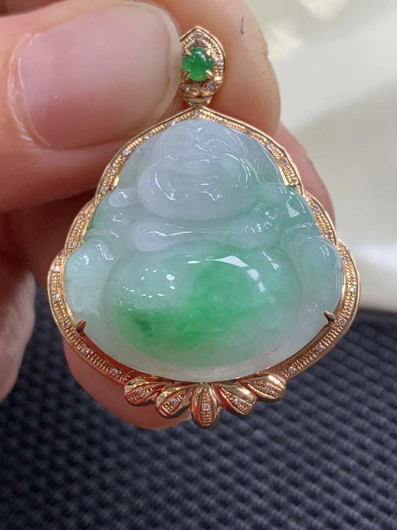 18K金天然翡翠佛公吊坠