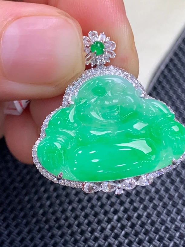 18K金镶嵌天然佛公吊坠