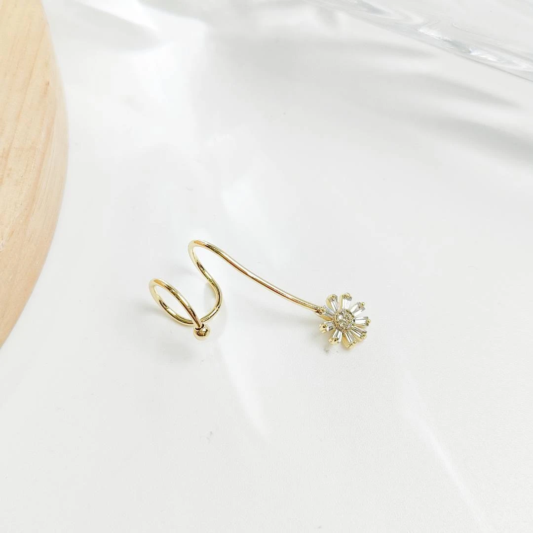 铜合金合成锆石耳饰 时尚轻奢精致森系花朵小众超仙耳骨夹YW6829