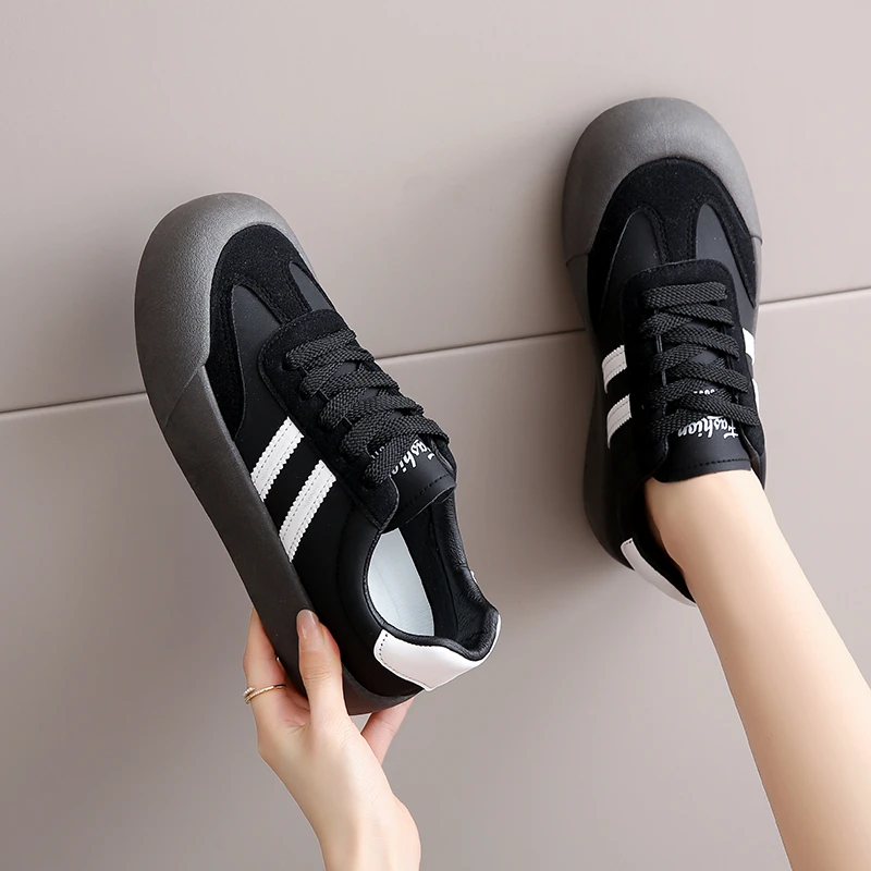 黑色厨房专用防滑防水鞋女款春季皮面工作鞋不累脚上班软底运动鞋