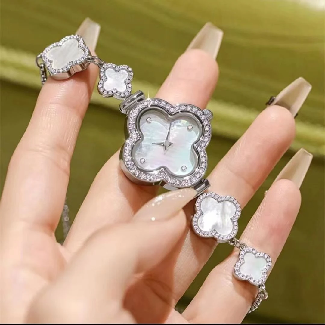 简约经典幸运四叶草女士抽拉式手链女表-银白色