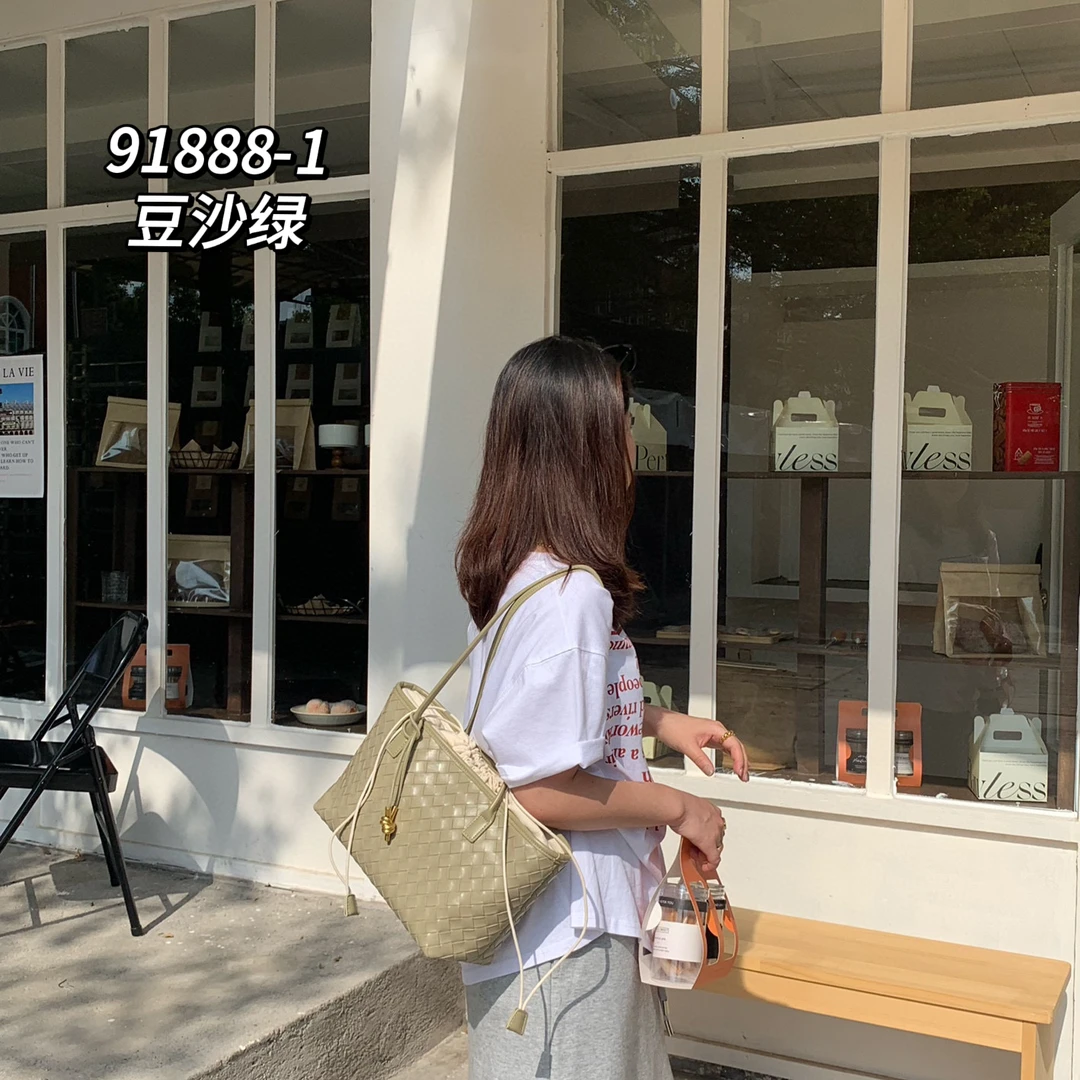 【芝麻集】SK-91888-1-豆沙绿RAIN.CUN真皮简约腋下斜跨轻奢女包