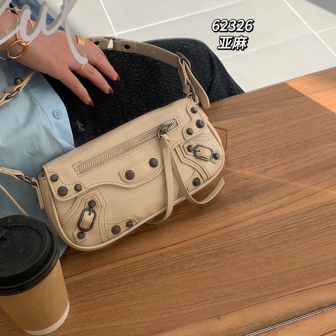 【芝麻集】SK-62326-亚麻色RAIN.CUN简约百搭腋下斜跨轻奢女包