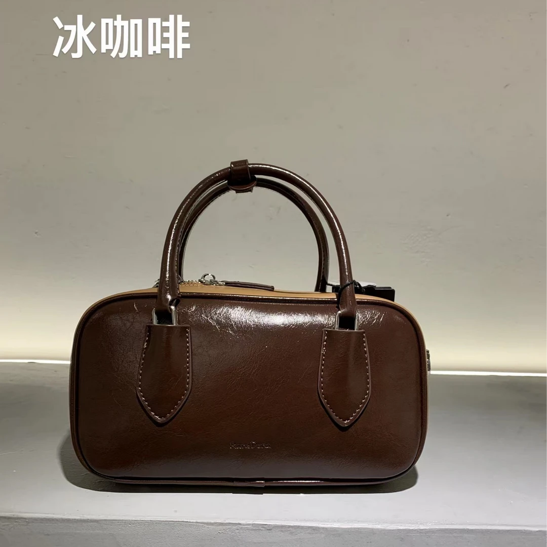 【芝麻集】SK-82307-2-冰咖啡休闲百搭女士小众简约单肩气质女包