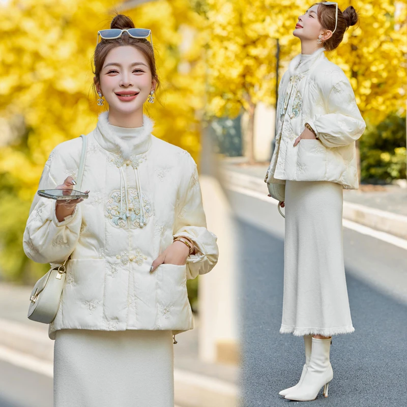 新中式国风刺绣羽绒服女短款高级感超好看复古盘扣立领白鸭绒外套