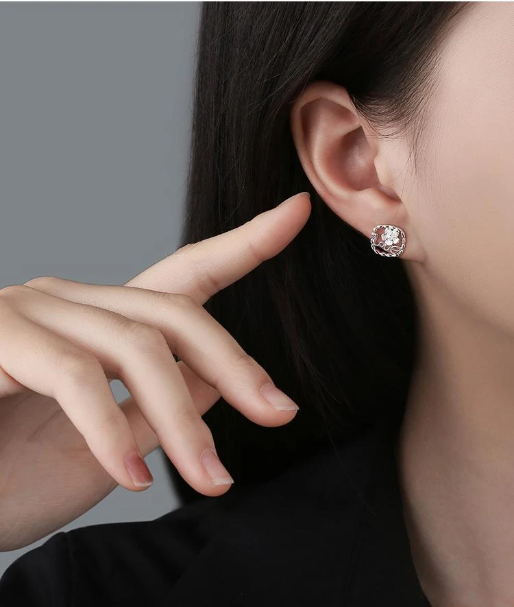 925银耳饰 【新粉福利 纯银带证】哆莱咪百搭花朵love耳钉精致免摘