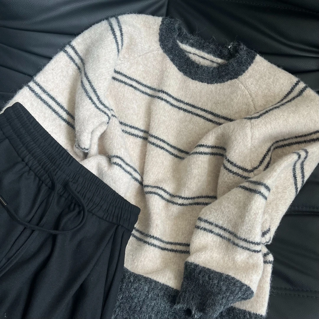 【 雨•美 推荐 】7537杏色撞色领条纹针织毛衣