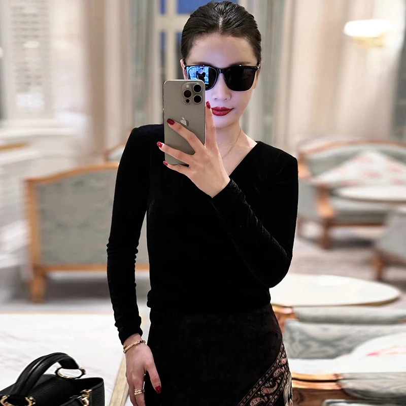 【熊熊服饰】丝绒后拉万能修身打底 秋冬长袖T恤气质显瘦v领打底