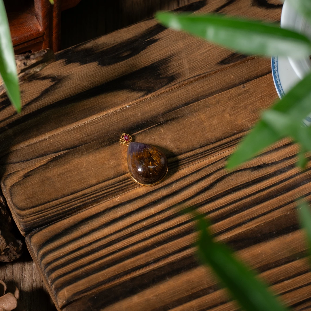 世间臻宝-18K金紫钛水滴吊坠/多样性发/P5019