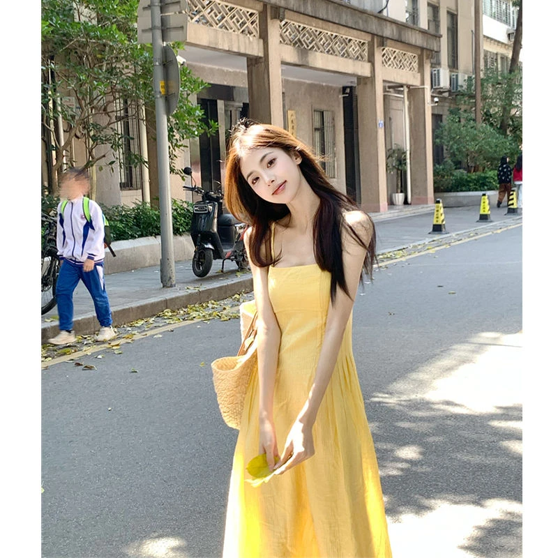 温柔风黄色吊带连衣裙女夏季法式气质收腰显瘦A字裙海边度假长裙