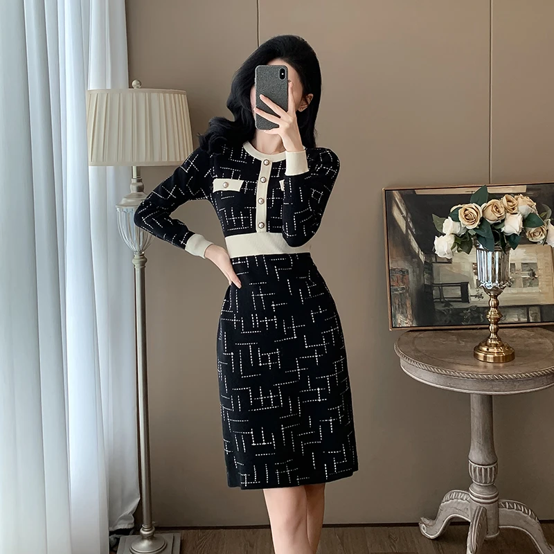 早秋新款女装法式时尚针织连衣裙女高端气质修身打底毛衣裙子显瘦