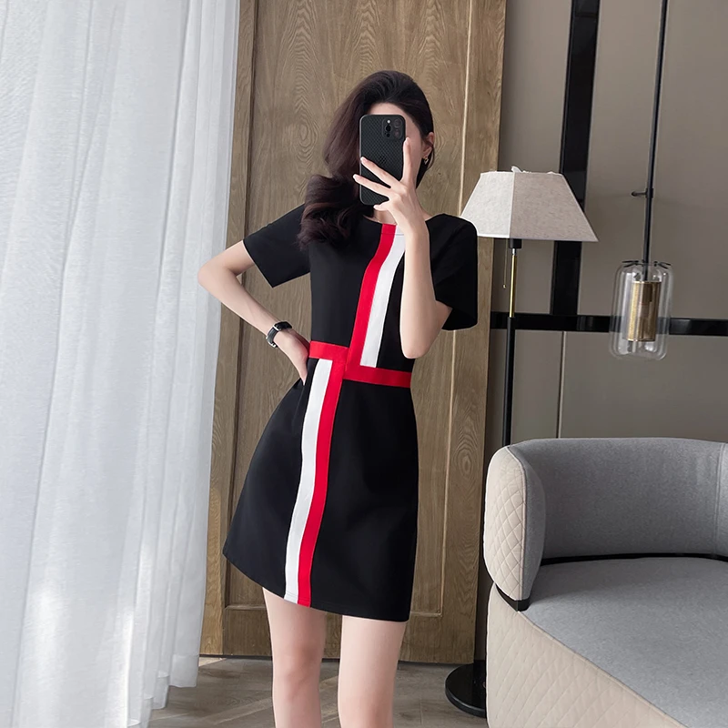 2024新款时尚法式气质短袖连衣裙女夏季收腰显瘦高腰小个子小黑裙