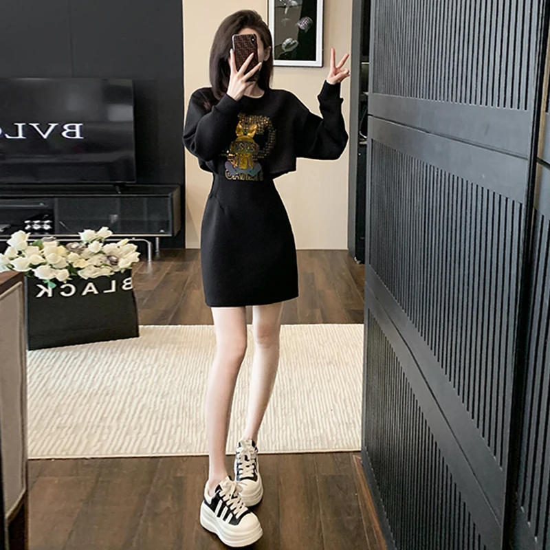 欧货黑色连衣裙女秋装2023新款气质女神范收腰显瘦小个子卫衣裙子