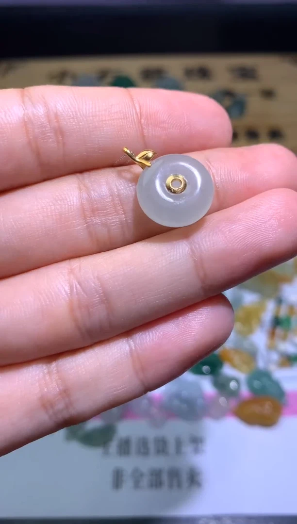 【闪购商品】翡翠颈饰18K金镶嵌净货
