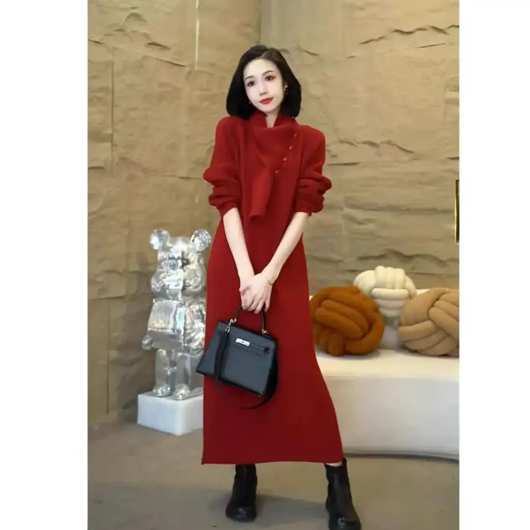 秋冬新款针织连衣裙2025气质显瘦中长款送围巾高级时尚毛衣长裙