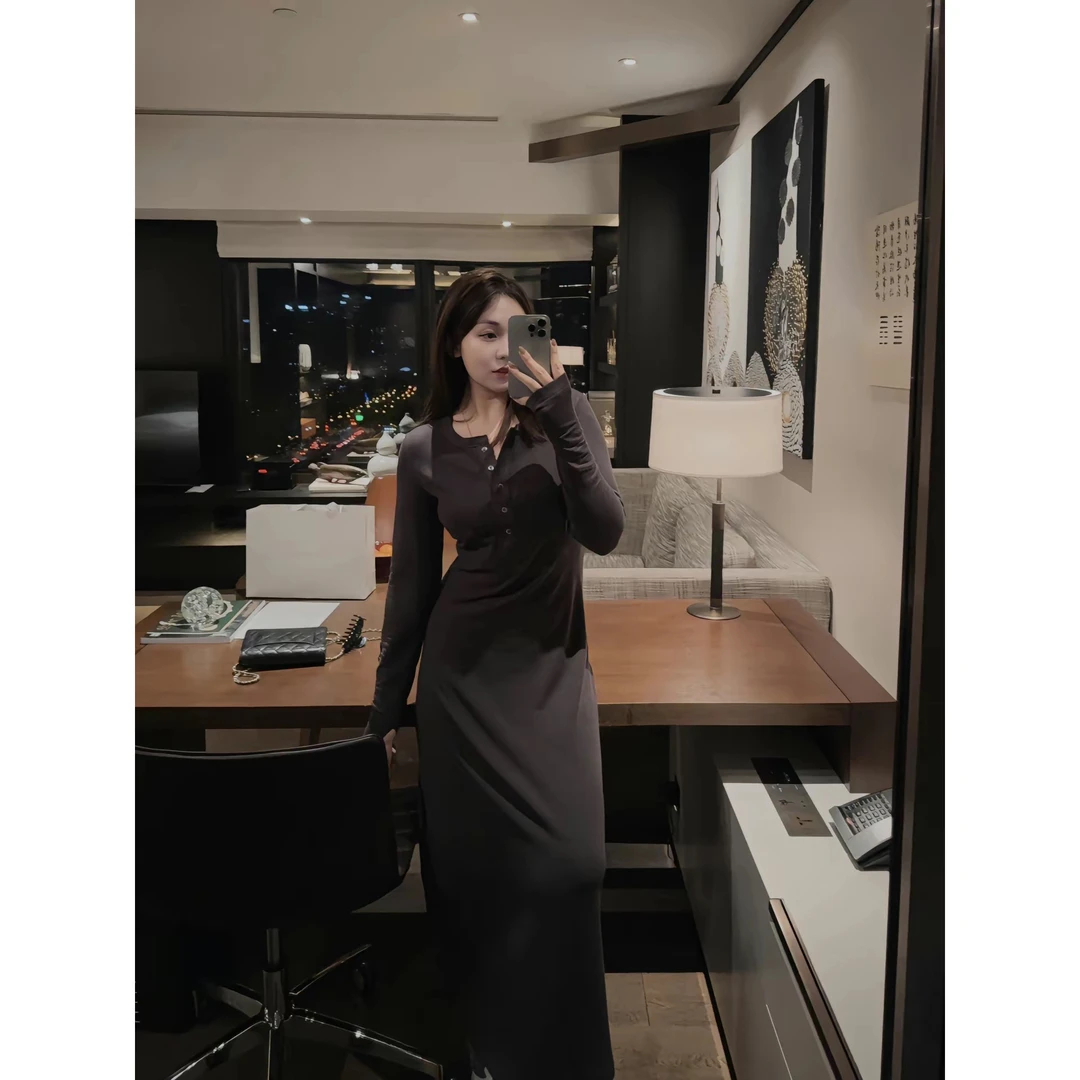 OSENSO“纸片裙”秋冬舒适纽扣小众设计醋酸显瘦T恤连衣裙QZ231032