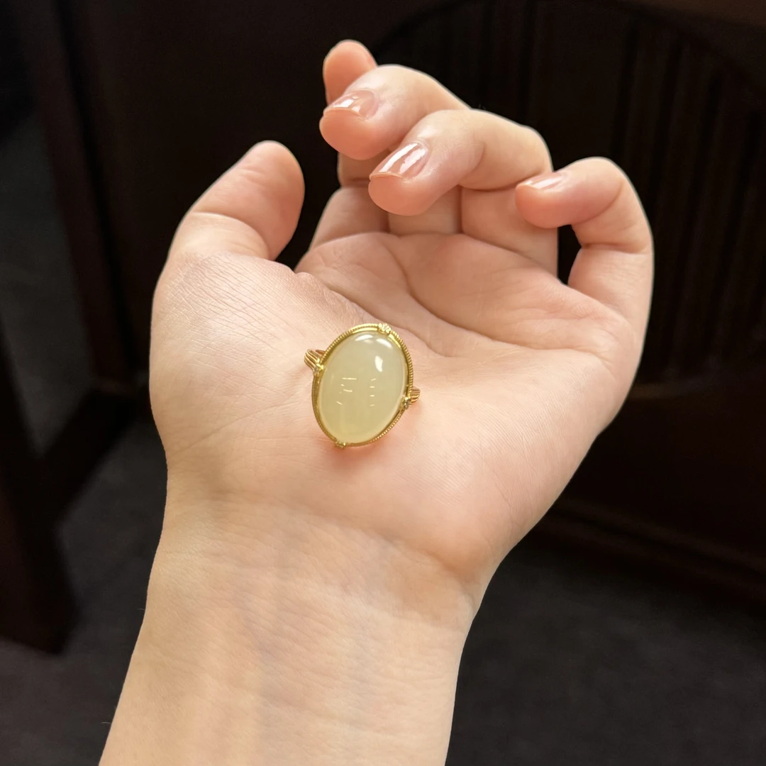 【故宫甄品】和田玉脂膏感白玉大蛋面戒指