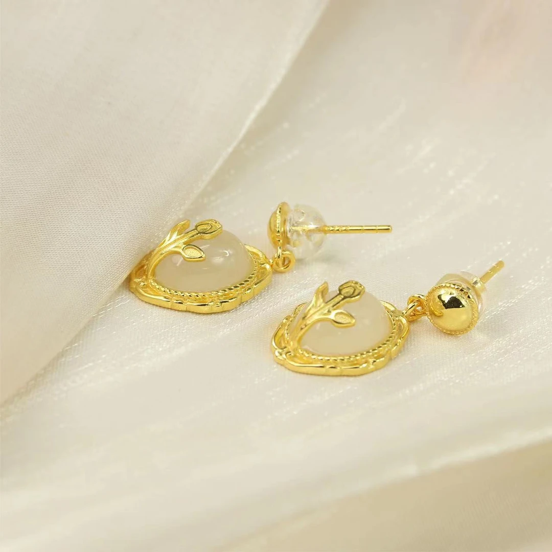 【故宫甄品】和田玉玫瑰花蛋面耳钉（和田玉，耳钉）