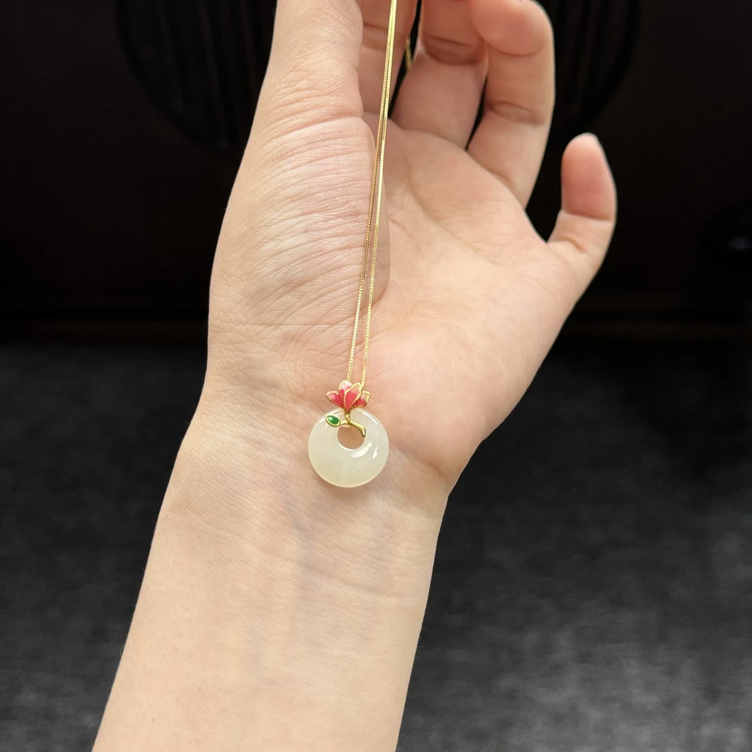 【故宫甄品】和田玉珐琅荷花公主扣（赠链）