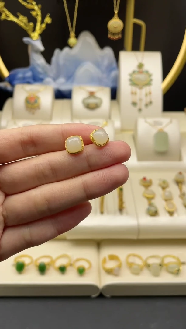【闪购商品】和田玉耳钉银S925镶嵌和田玉耳钉
