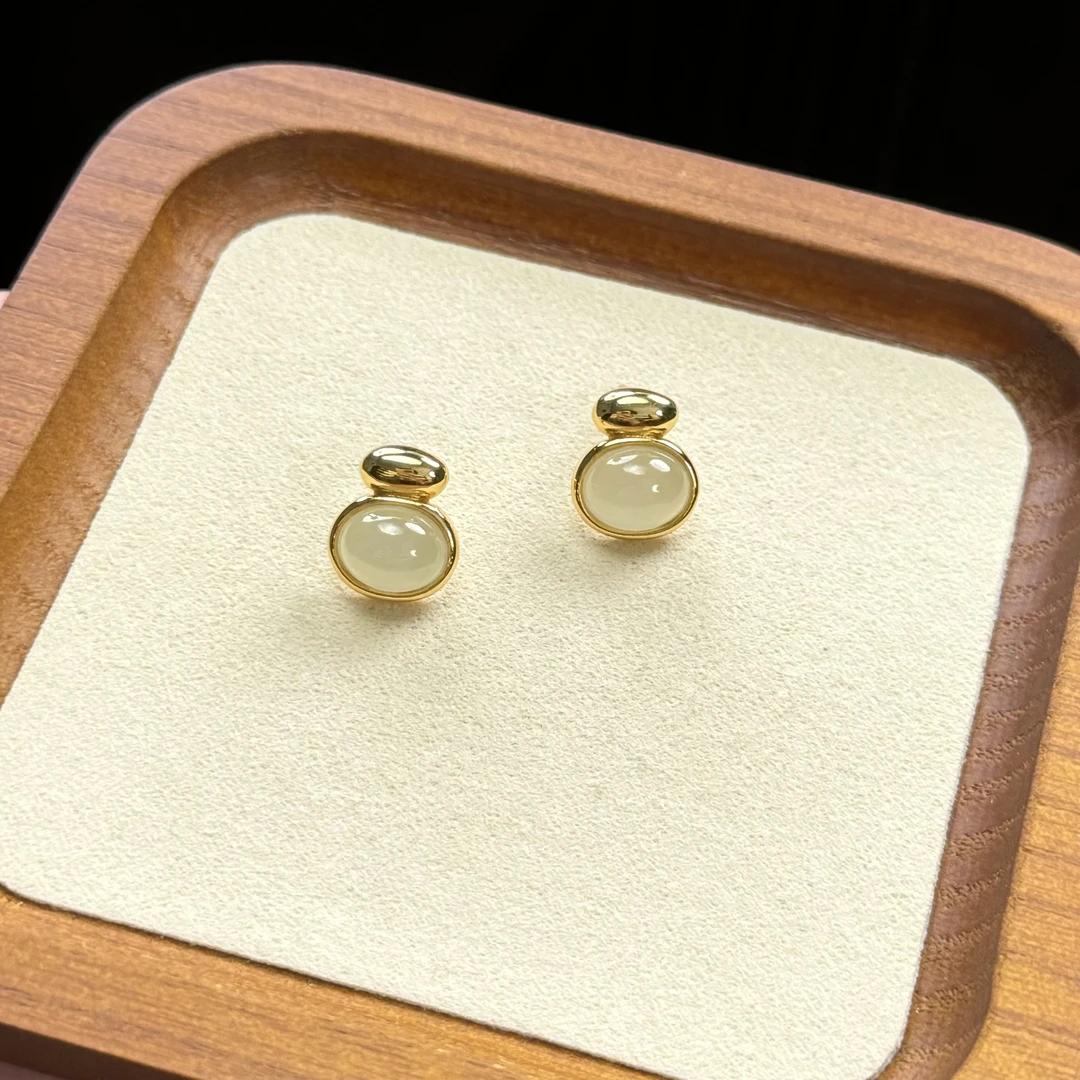 【故宫甄品】和田玉胶感晴水耳钉