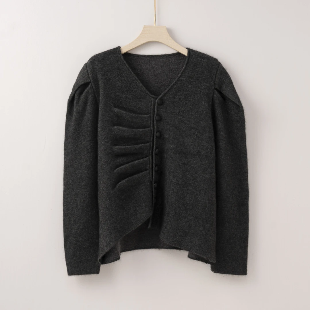 Q1983秋冬新款设计款百褶单排纽扣深V领时尚百搭浣熊绒打底