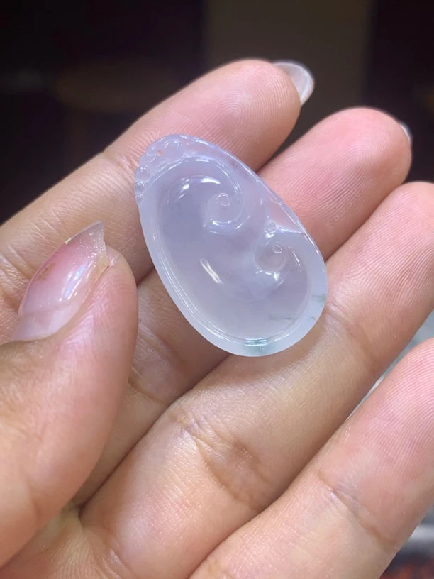 缅甸天然翡翠A货，白冰如意，形状好，种水好，这个价格这品质极少见