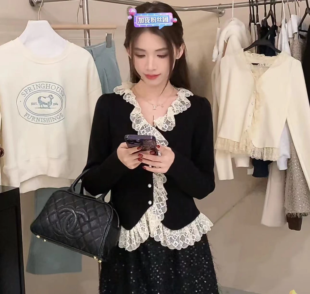 衣长50   【温柔小花边】蕾丝拼接气质毛衣 6689