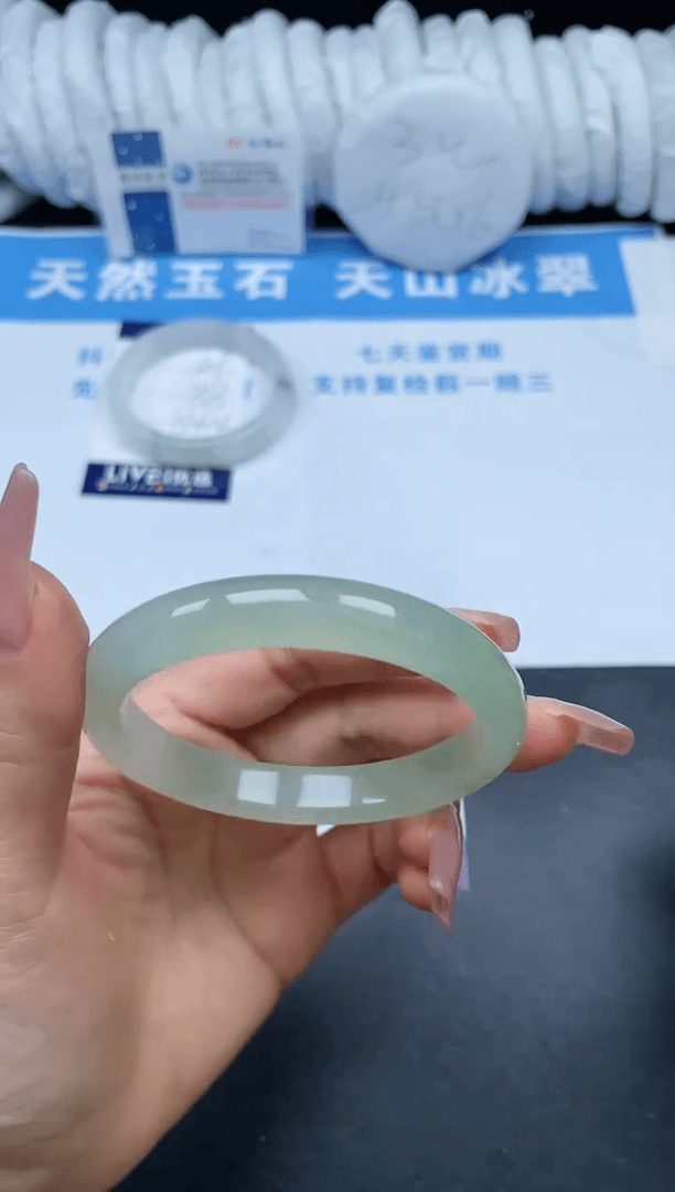 【闪购商品】石英质玉手镯未镶嵌T30