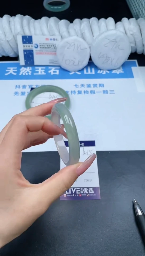 【闪购商品】石英质玉手镯未镶嵌T215