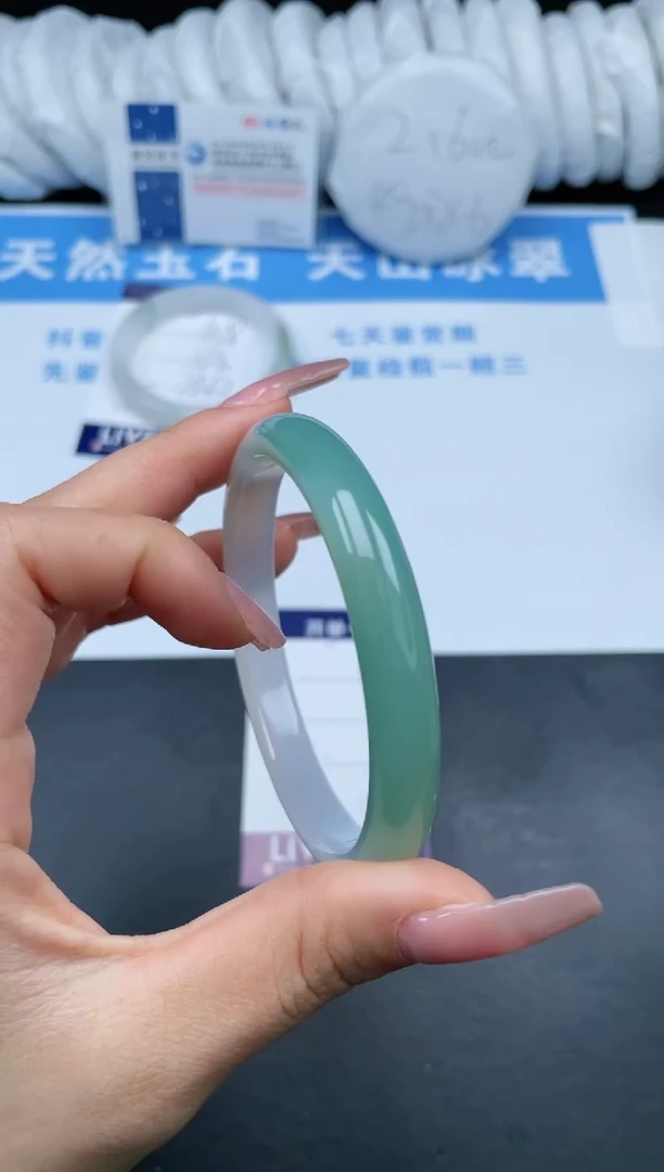 【闪购商品】石英质玉手镯未镶嵌T59