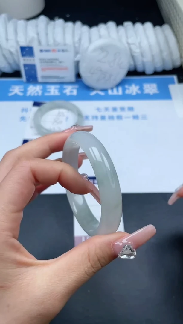 【闪购商品】石英质玉手镯未镶嵌T36