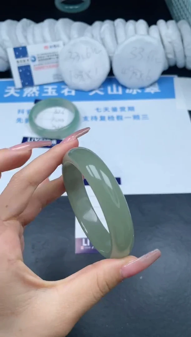 【闪购商品】石英质玉手镯未镶嵌T227