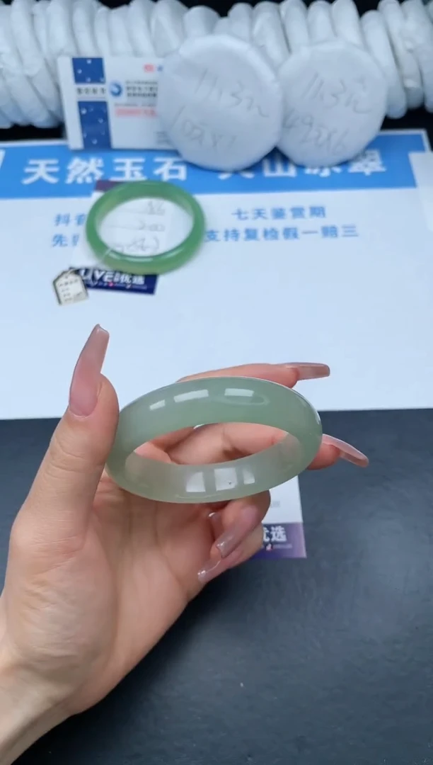 【闪购商品】石英质玉手镯未镶嵌T87